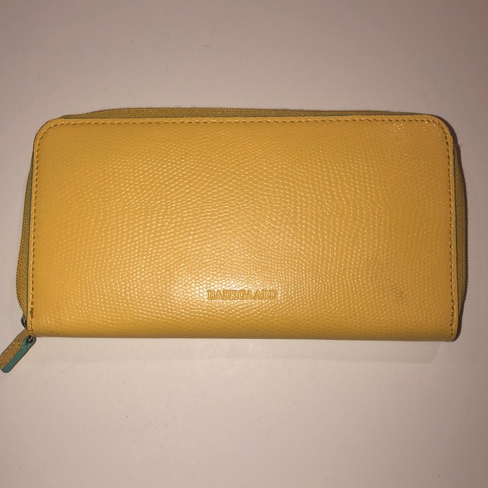 Yellow baekgaard wallet